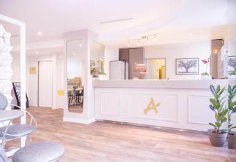 Hotel Des Arts allows 18 year olds to book a room