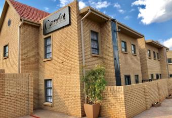 Camelot Guest House & Apartments has Balcony rooms