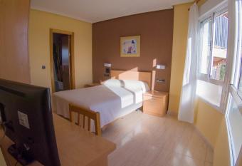 Hostal Meseguer has Balcony rooms