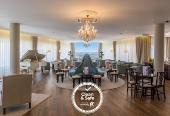 Luna Hotel Turismo allows 18 year olds to book a room