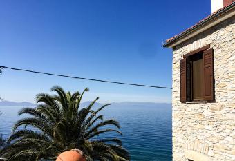 Stone Villa Pelion has Balcony rooms