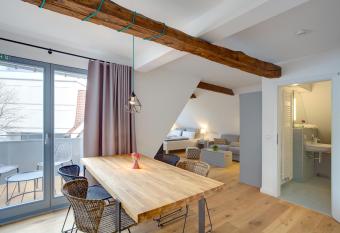 Wertsch  tzer I - Karlstr allows 18 year olds to book a room