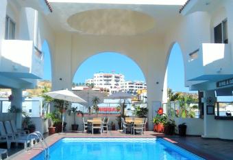 Suites Las Palmas has Balcony rooms