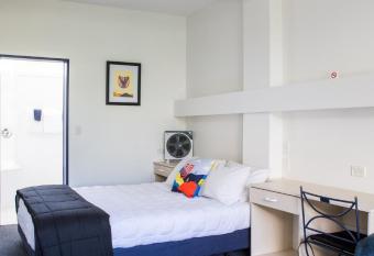 U Studios Paraparaumu Beach has Balcony rooms