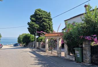 Sea View Terrace Apartment Izola allows 18 year olds to book a room