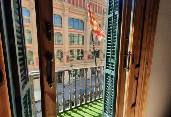 Hostal Lausanne has Balcony rooms