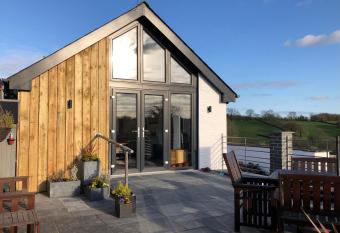 Red Kite Cottage has Balcony rooms