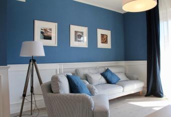 Le Grand Bleu has Balcony rooms