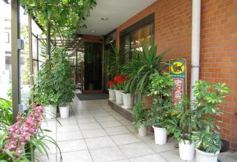 Business Hotel Century allows 18 year olds to book a room