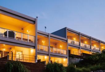 Private Villa Gushikumui by Coldio Premium allows 18 year olds to book a room