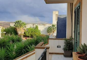 Palace Bed & Breakfast has Balcony rooms