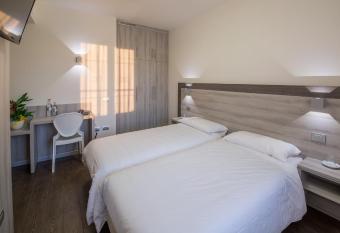 Hotel Colombera Rossa allows 18 year olds to book a room