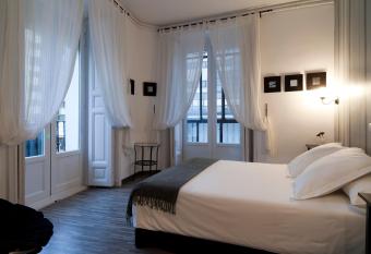Hostal Gala Madrid allows 18 year olds to book a room