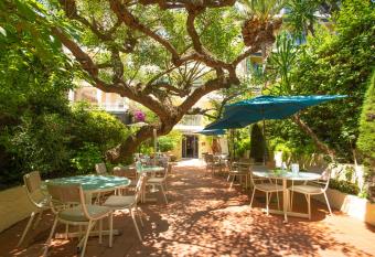 H  tel Jardin Croisette allows 18 year olds to book a room