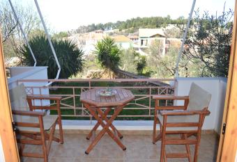 Liofos Studios has Balcony rooms