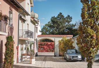 Boutique-Hotel am Ledererturm allows 18 year olds to book a room