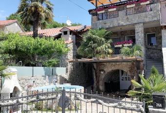 Apartmani Brajutovci 26 has Balcony rooms