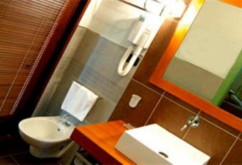 Agriturismo Fossa Mala has rooms with a private hot tub