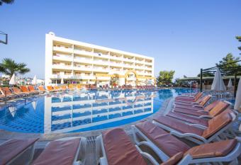 Tuntas Family Suites Kusadasi has Balcony rooms