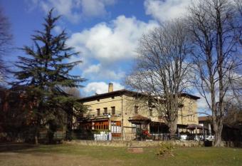 Hotel Artaza allows 18 year olds to book a room