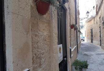 Vico del Sole b&b allows 18 year olds to book a room