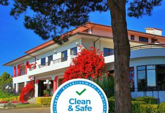 Hotel Contriz allows 18 year olds to book a room