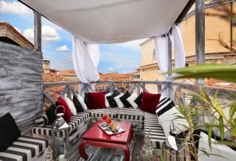 Ad Place Venice allows 18 year olds to book a room