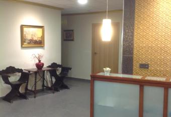 Hostal Bisbal ONLY ADULTS allows 18 year olds to book a room