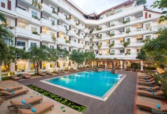 Hill Fresco Hotel has Balcony rooms