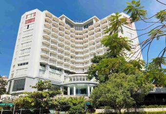 Novotel Ha Long Bay Hotel has Balcony rooms