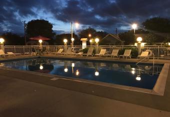 Cape Harbor Motor Inn has Balcony rooms