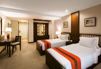 Movenpick Suriwongse Hotel Chiang Mai has rooms with a private hot tub