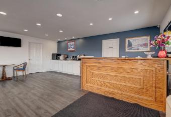 Travelodge by Wyndham Spirit Lake/Okoboji has Smoking rooms