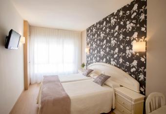 Hotel Ciudad De Calahorra allows 18 year olds to book a room