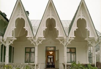 Villa Sj  torp allows 18 year olds to book a room