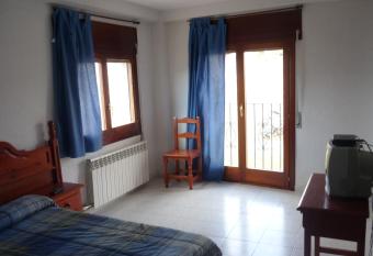 Hostal Restaurante San Millan has Balcony rooms