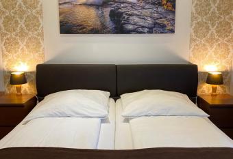 PREMIUM Hostel has Balcony rooms