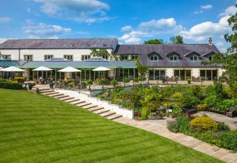 Gibbon Bridge Hotel has Balcony rooms