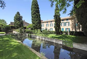 Ch  teau de Servanes has Balcony rooms