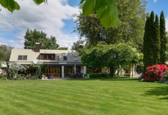 Manata Homestead & Lodge has Balcony rooms