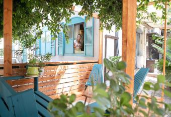 Zimeroni allows 18 year olds to book a room