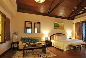 Furama Resort Danang has rooms with a private hot tub