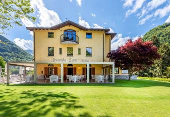 Locanda Sant  Anna has Balcony rooms