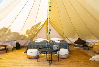 Havs  ngen allows 18 year olds to book a room