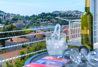 Apartment Tija allows 18 year olds to book a room