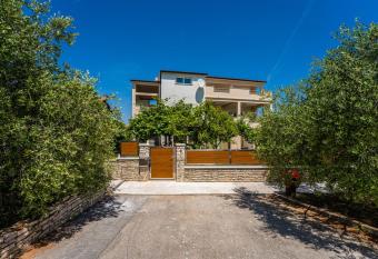 Apartmani Mirela has Balcony rooms