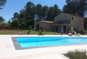 Chambres d h  tes Mille et une nuits en Provence allows 18 year olds to book a room