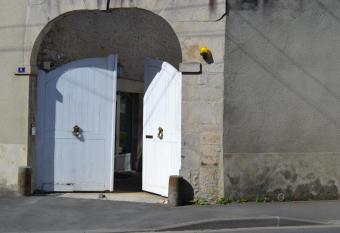 La Maison Des Buis has Balcony rooms