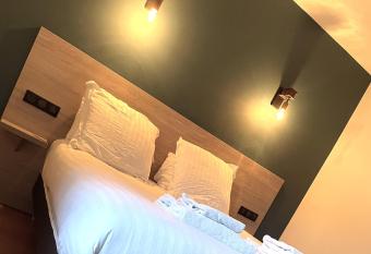 Hotel du Languedoc allows 18 year olds to book a room