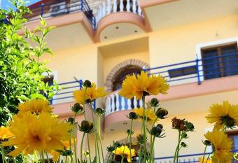 Vila Laura Pasha has Balcony rooms